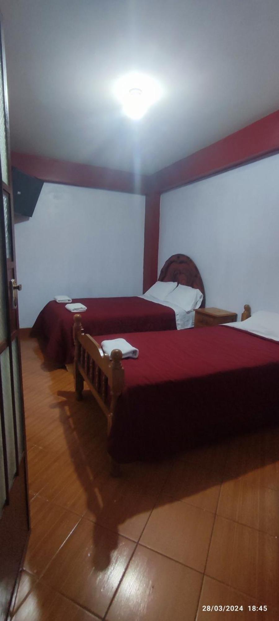 Lhotse Hostel B&B 와라스 외부 사진