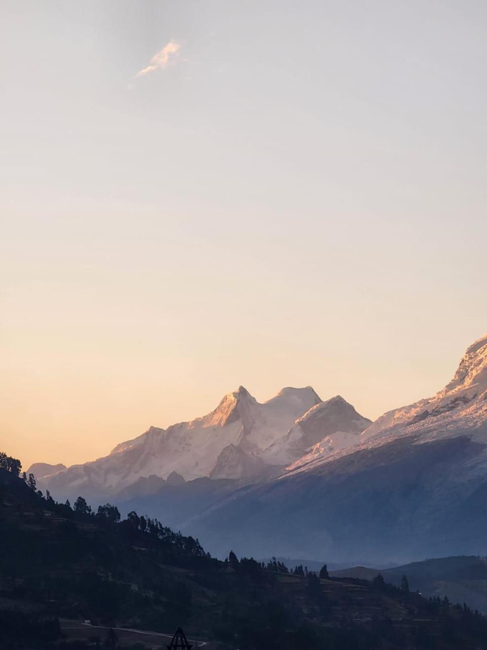 Lhotse Hostel B&B 와라스 외부 사진
