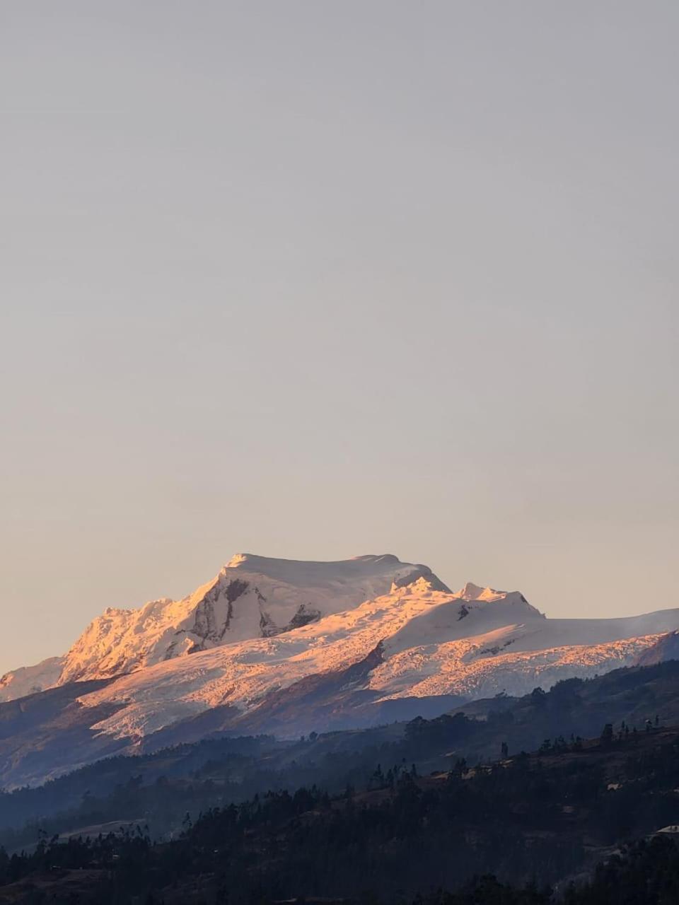 Lhotse Hostel B&B 와라스 외부 사진