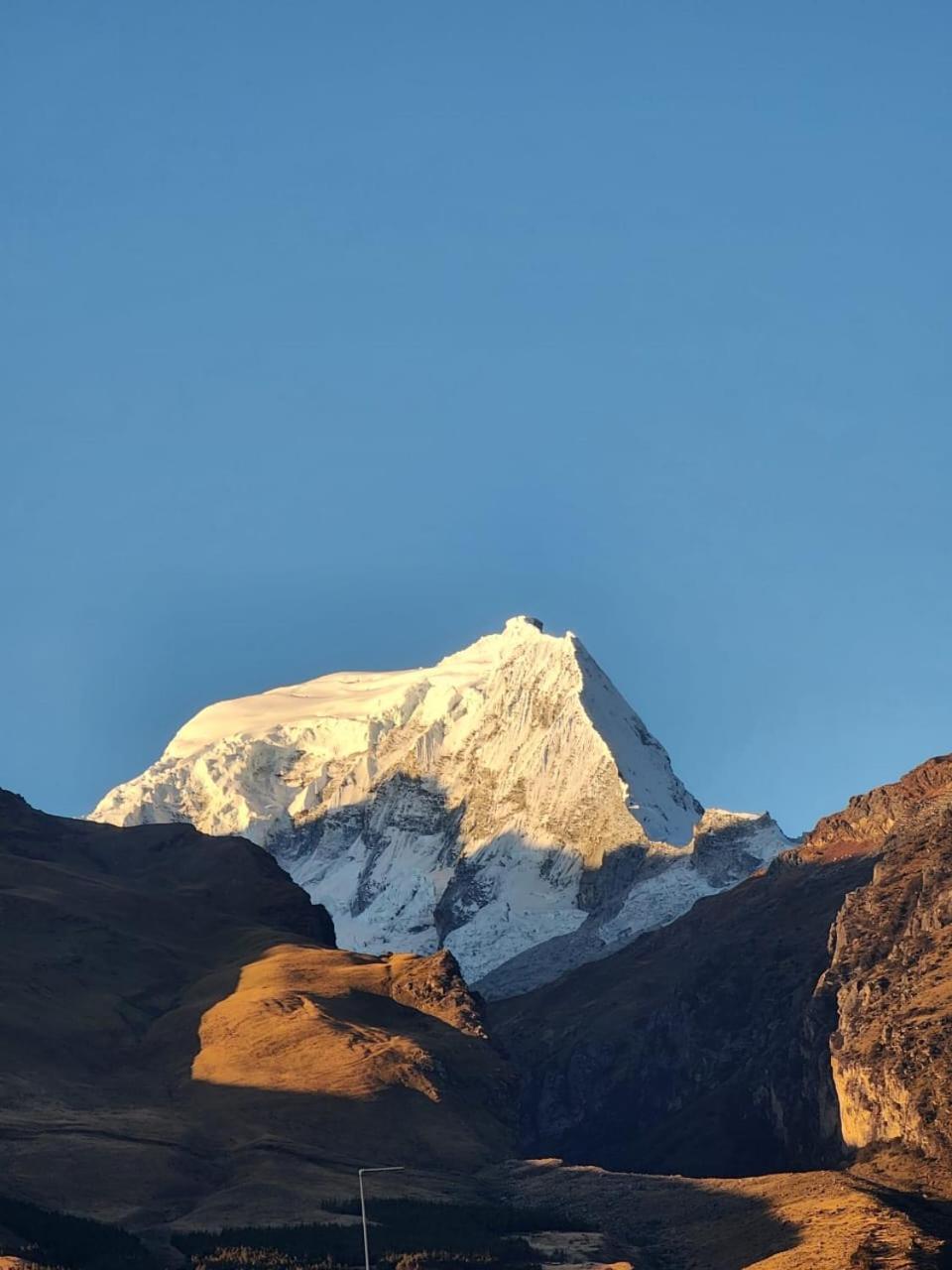 Lhotse Hostel B&B 와라스 외부 사진