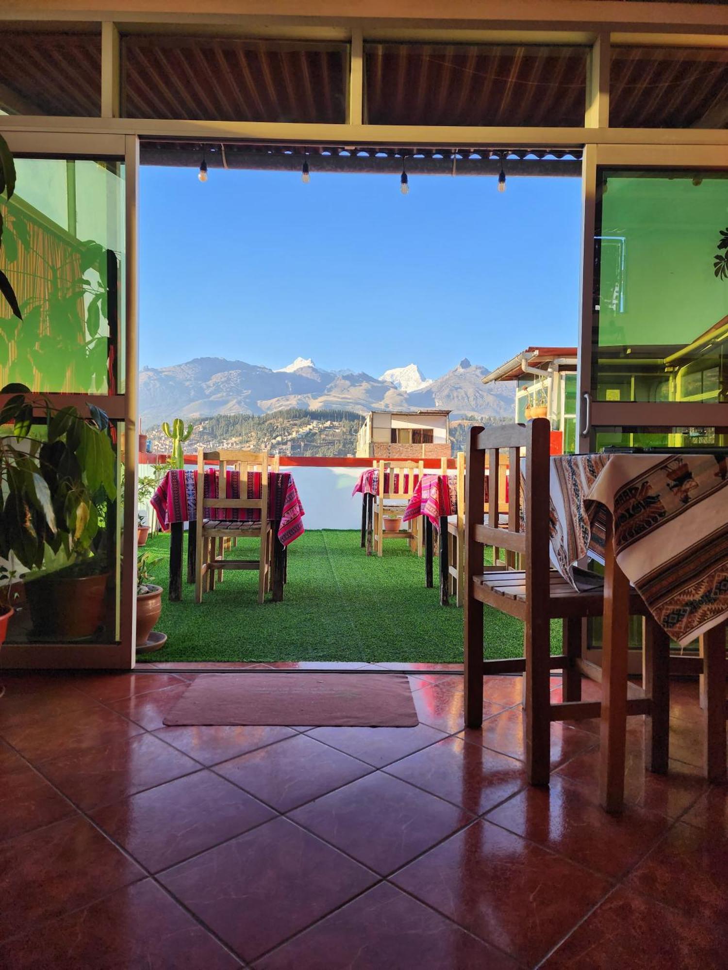 Lhotse Hostel B&B 와라스 외부 사진