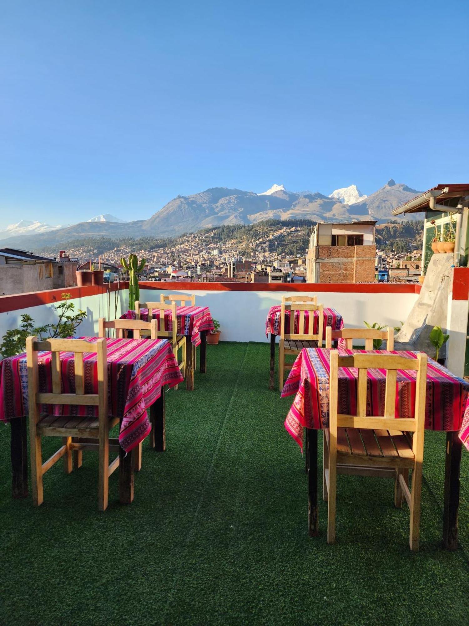 Lhotse Hostel B&B 와라스 외부 사진