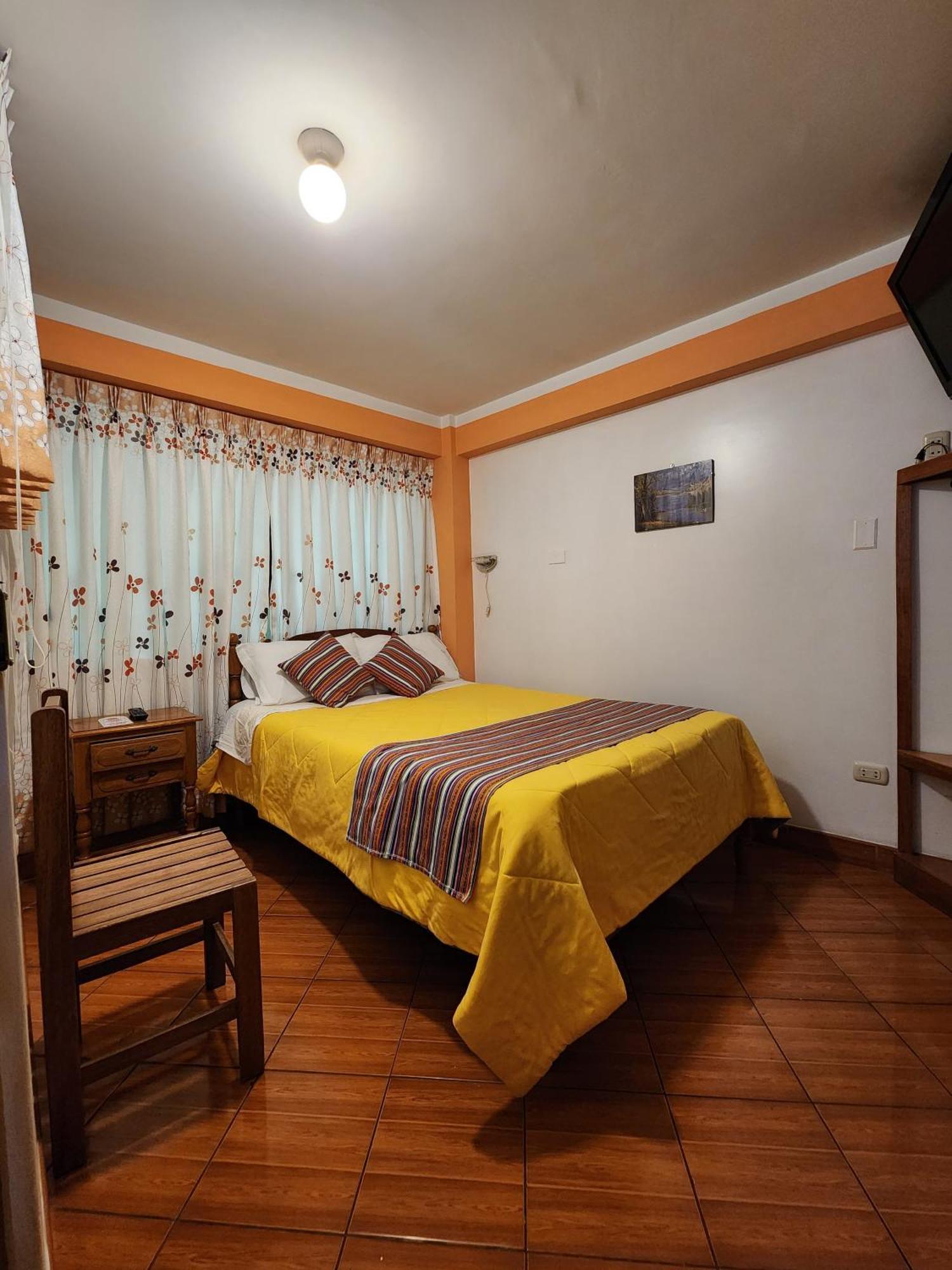 Lhotse Hostel B&B 와라스 외부 사진