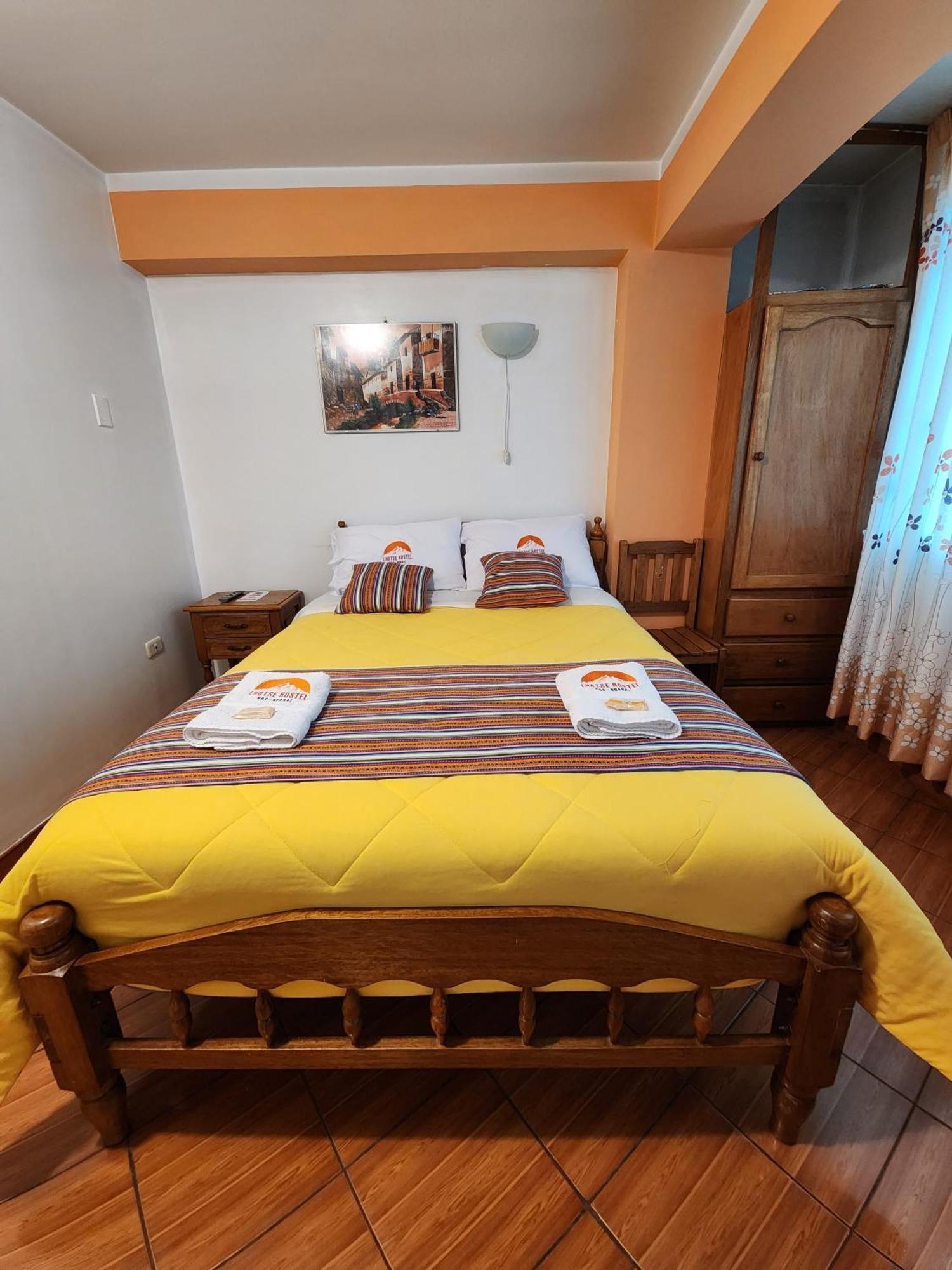 Lhotse Hostel B&B 와라스 외부 사진