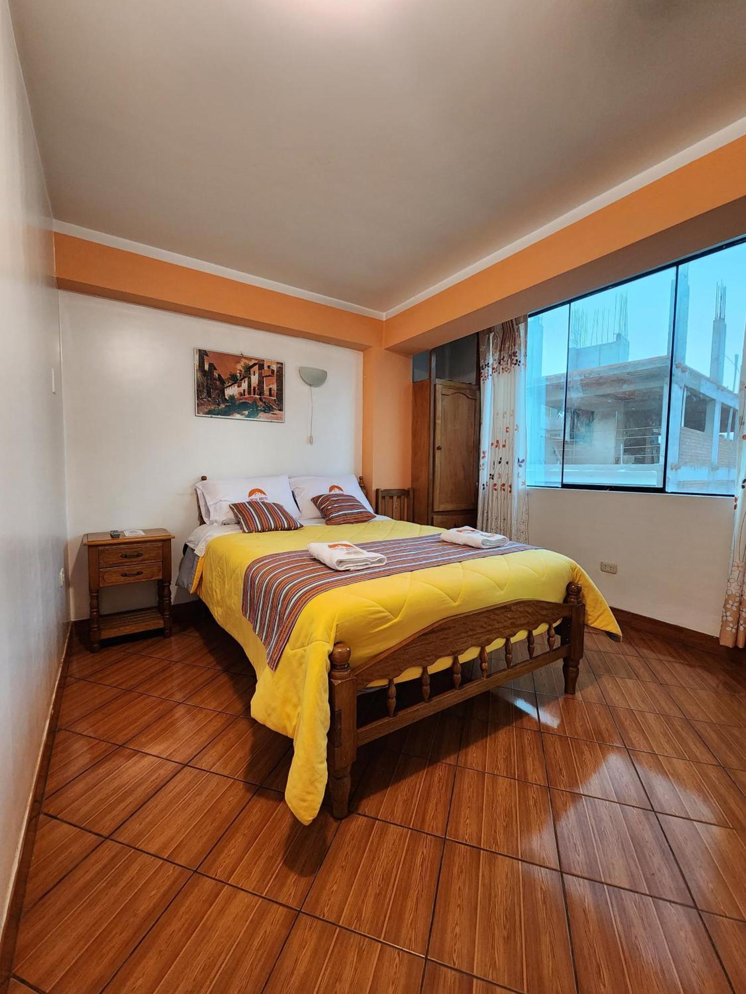Lhotse Hostel B&B 와라스 외부 사진