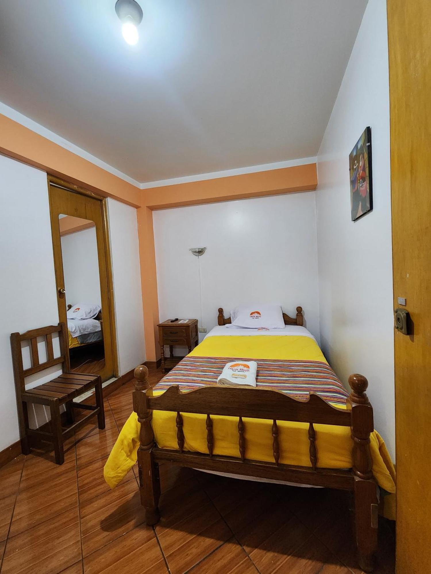 Lhotse Hostel B&B 와라스 외부 사진