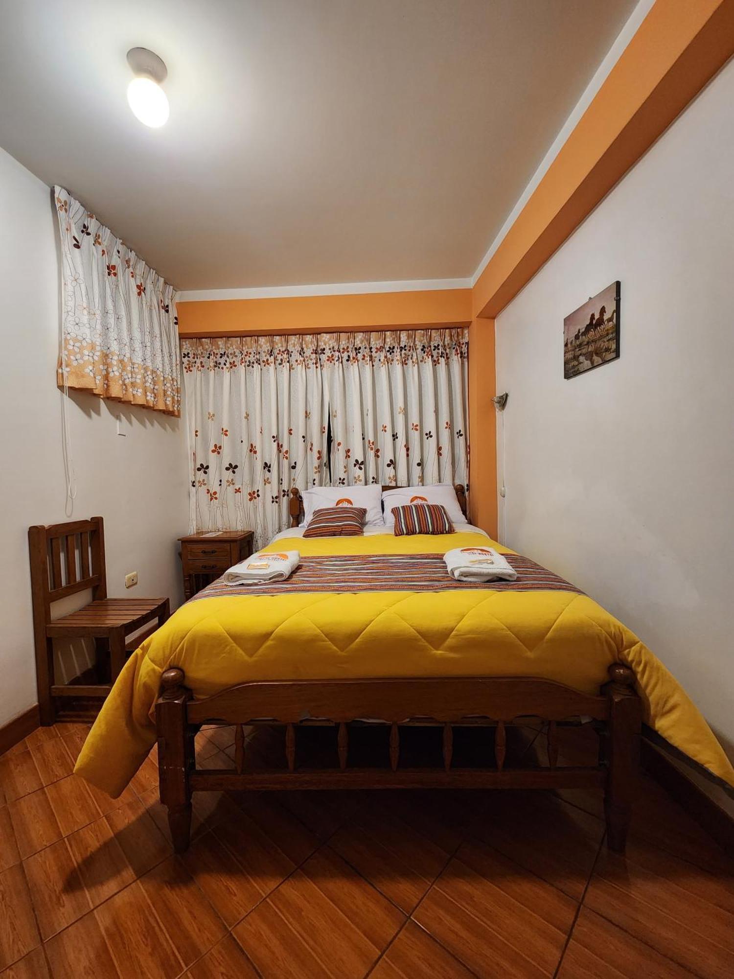 Lhotse Hostel B&B 와라스 외부 사진