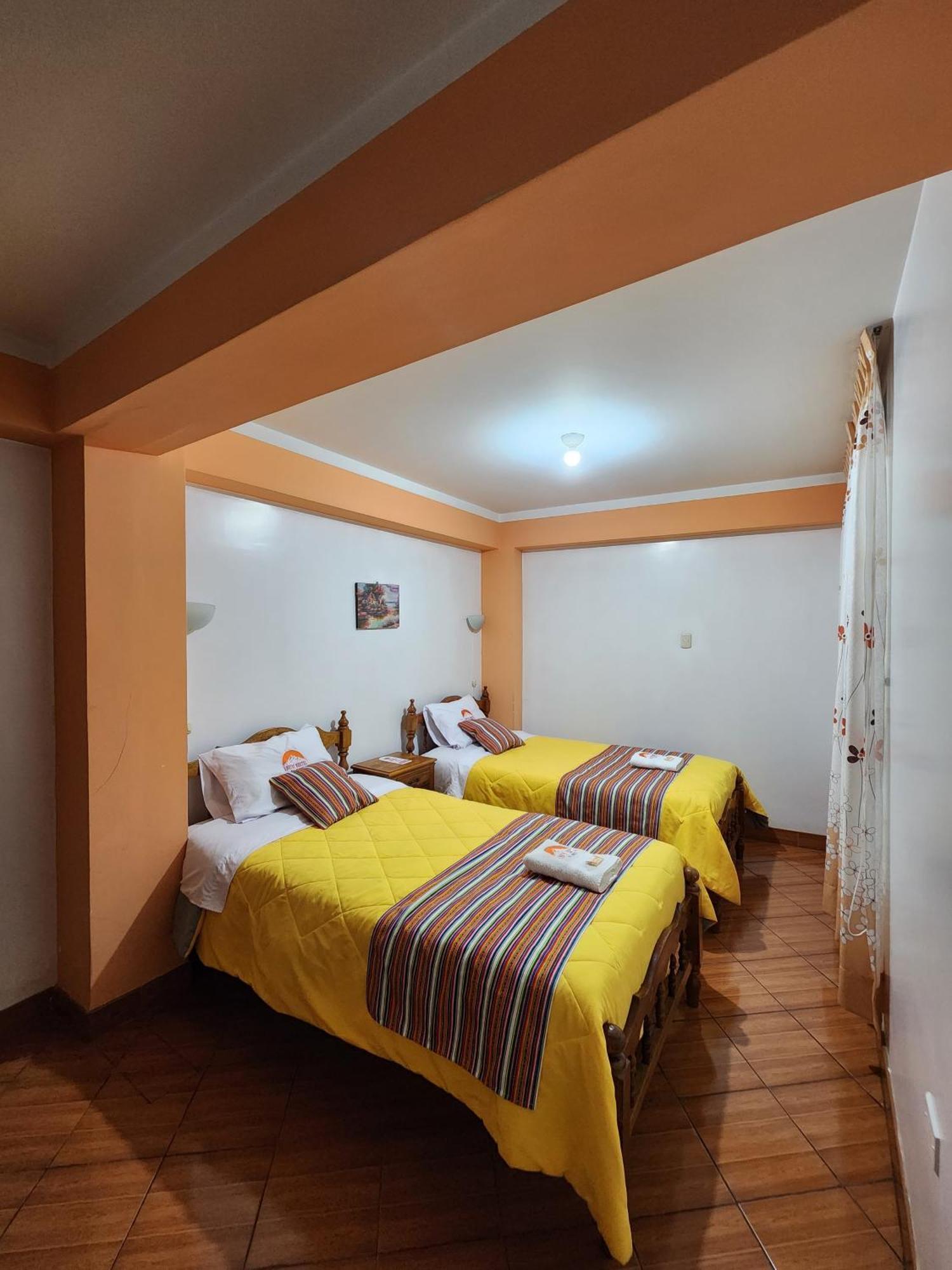 Lhotse Hostel B&B 와라스 외부 사진