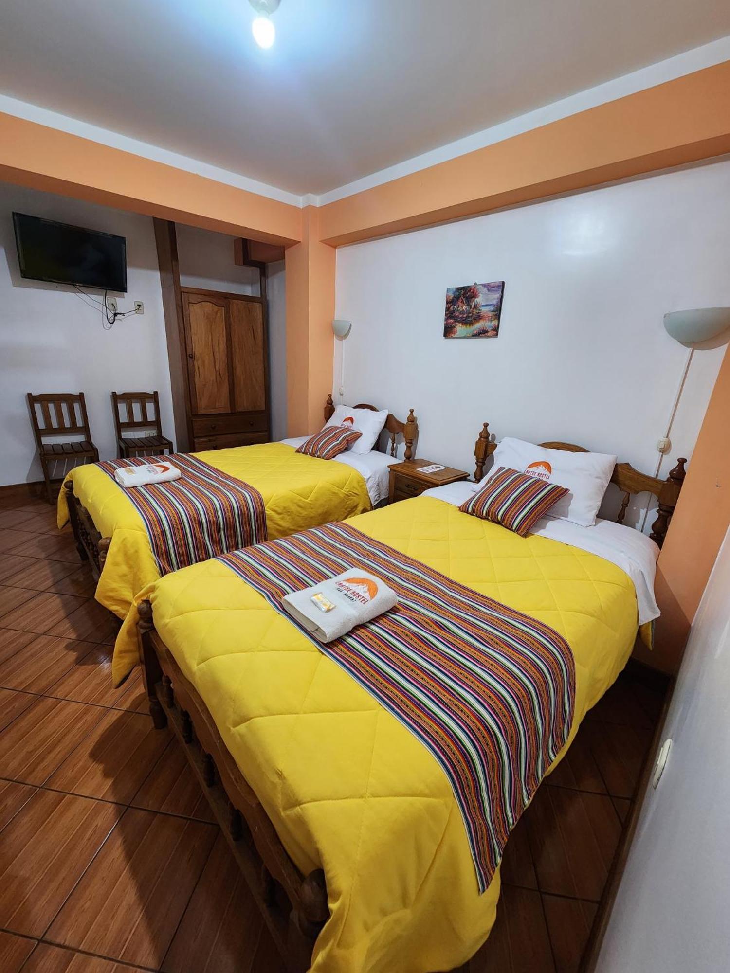 Lhotse Hostel B&B 와라스 외부 사진