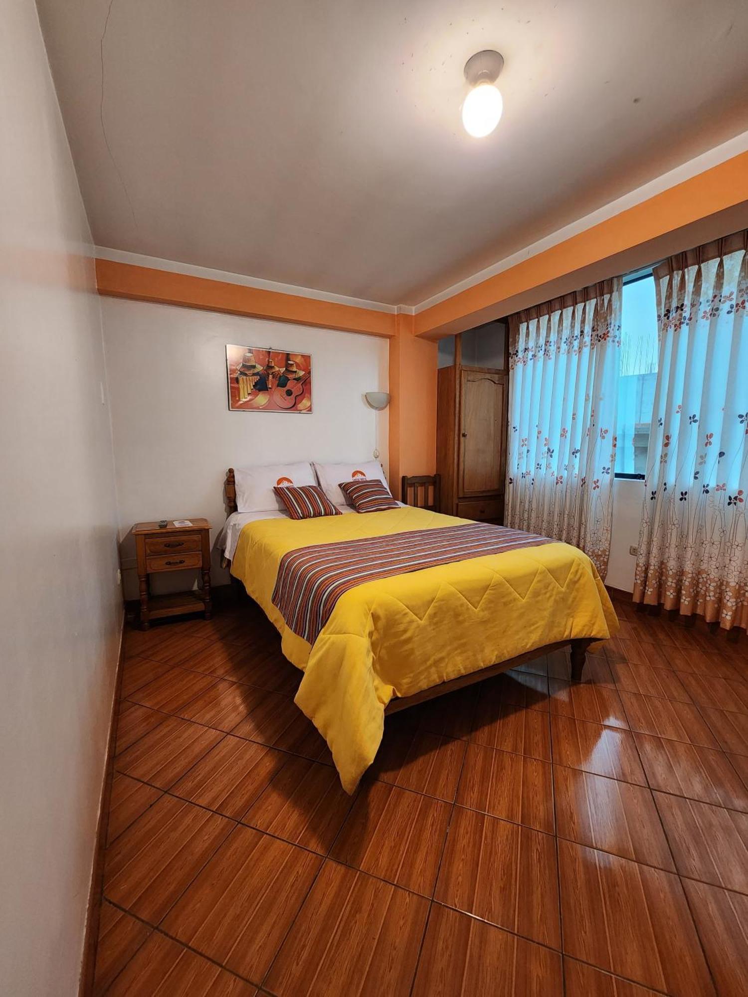 Lhotse Hostel B&B 와라스 외부 사진