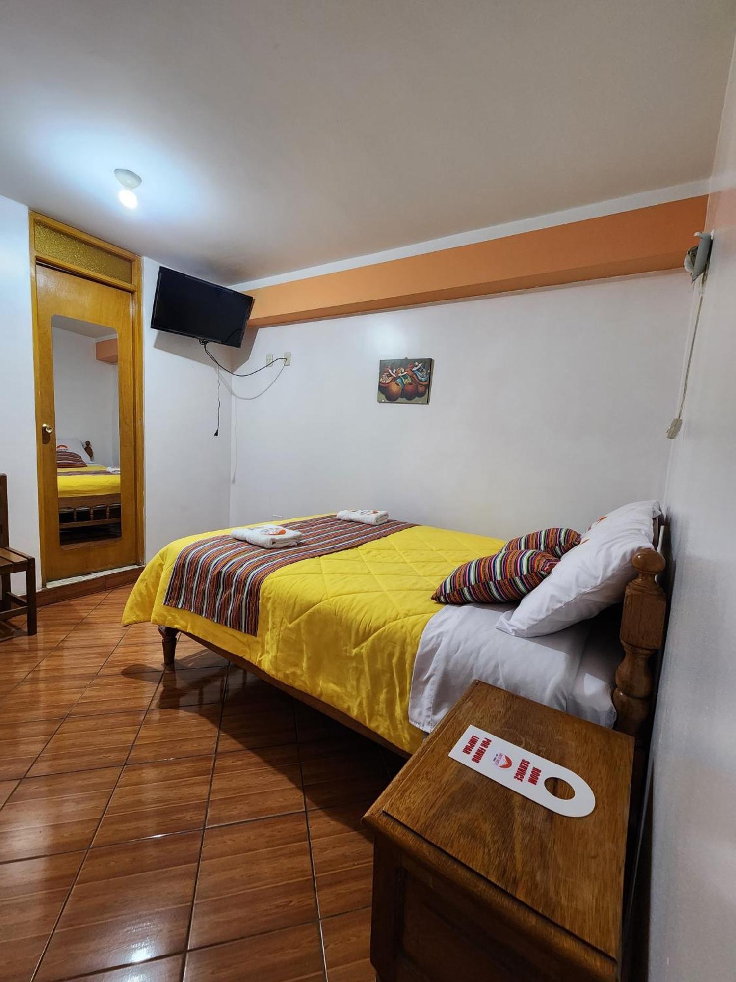 Lhotse Hostel B&B 와라스 외부 사진