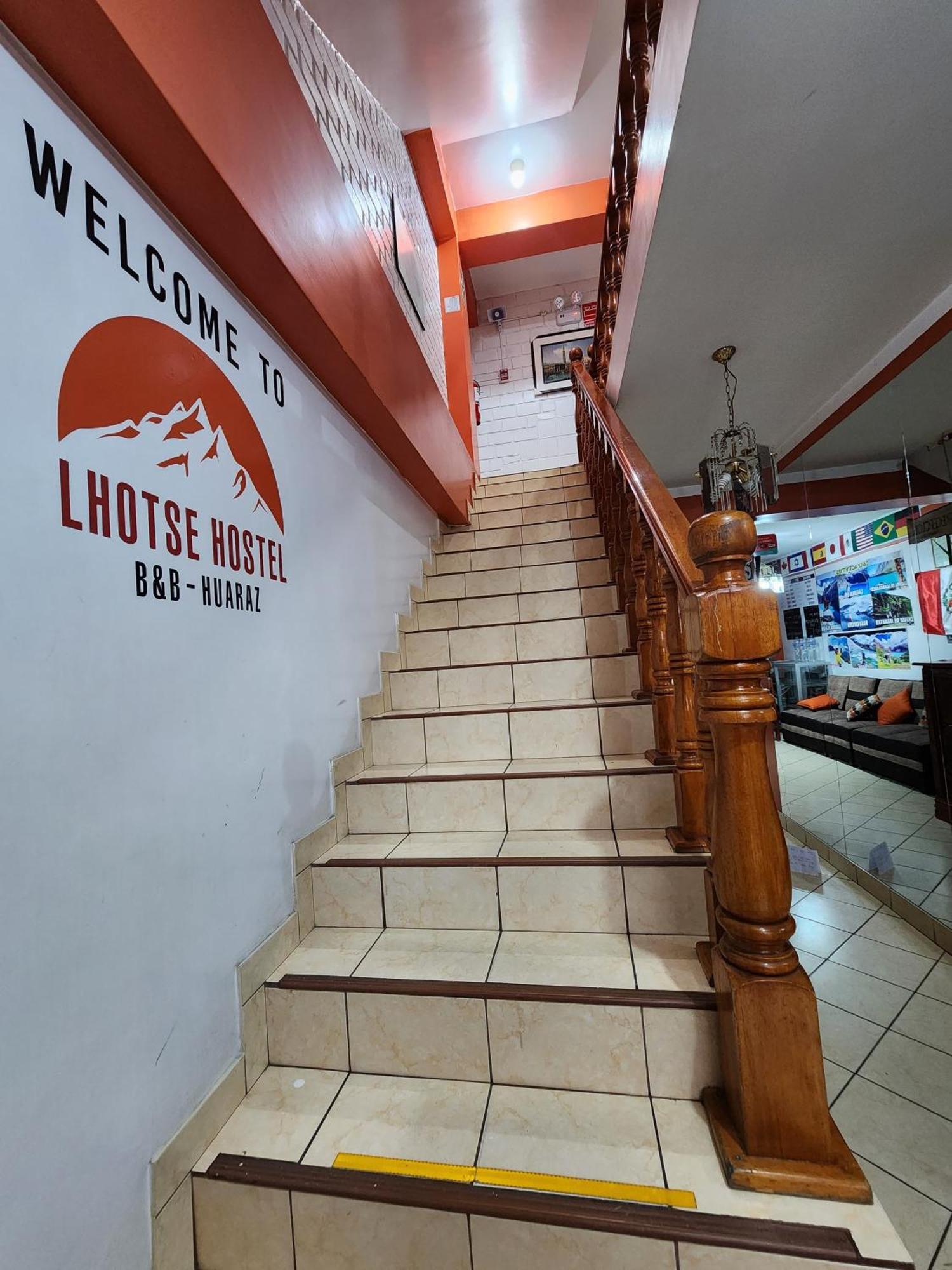 Lhotse Hostel B&B 와라스 외부 사진