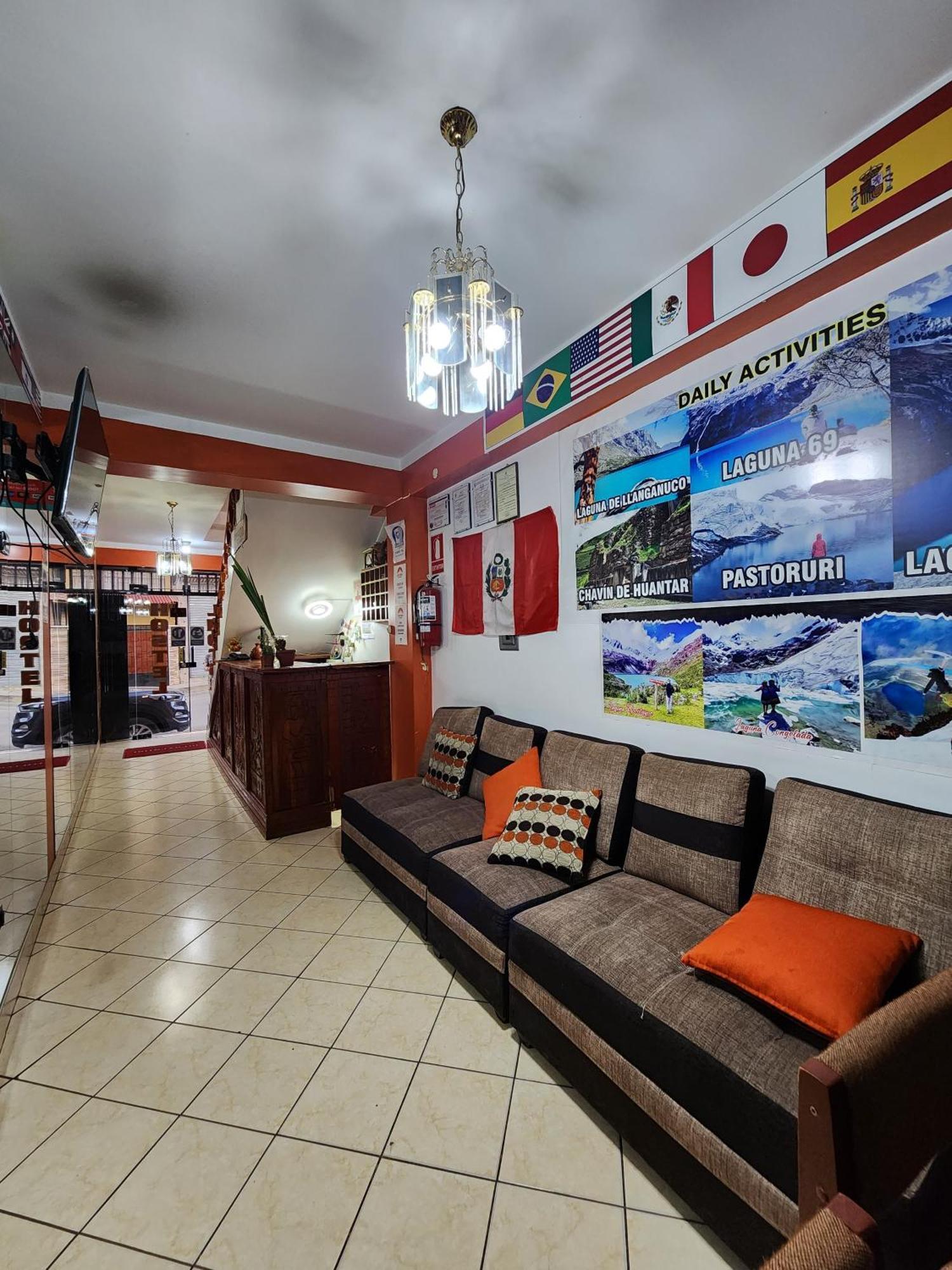 Lhotse Hostel B&B 와라스 외부 사진